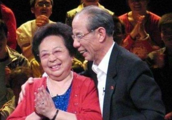 “<em>丑星</em>”魏宗万，与二婚的妻子走过50年金婚，今82岁仍在拍戏...