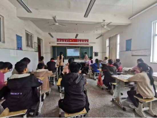 南召县四棵树乡开展十万教师课堂教学大比武活动