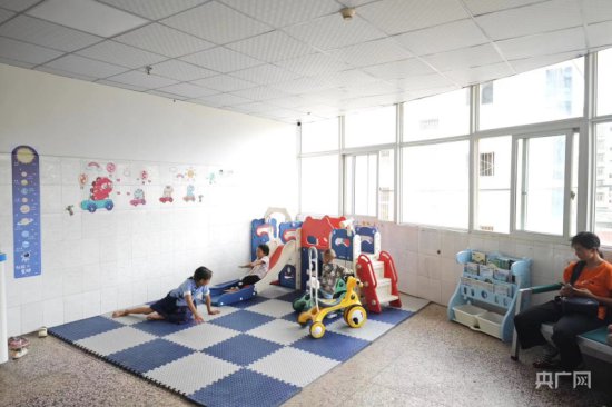 提升布拖儿童就医体验 援川医生团队助力打造“游乐园”式候诊区