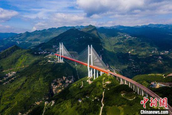 北盘江畔的“<em>小马哥</em>”：我的生活因世界第一高桥而改变
