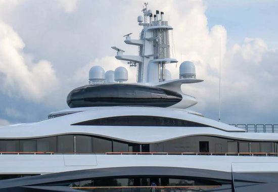 扎克伯格买下寡头价值3亿美元的巨型游艇