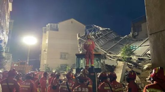 苏州<em>酒店</em>坍塌致17人遇难 25名公职人员被追责问责
