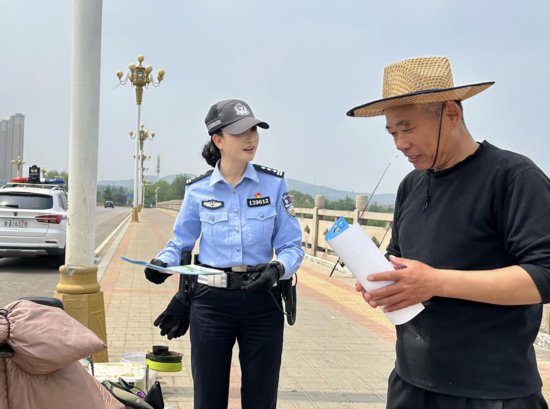 济南长清交警：“五一”节前忙宣传 筑牢安全防线