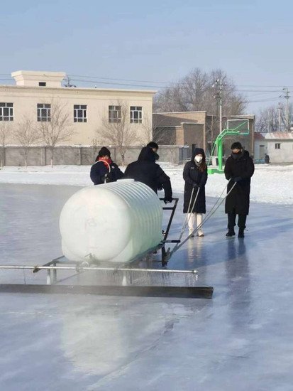追着雪花看新疆|这所兵团学校，滑冰传统延续30多年