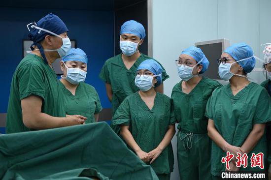 蒙古国女医生在内蒙古接受“两癌”筛查业务<em>培训</em>