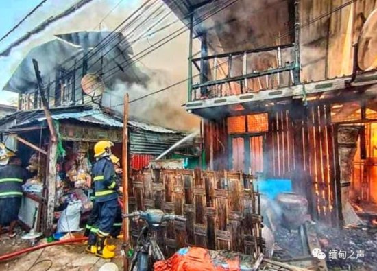 缅甸曼德勒一街区突发大火，17间<em>木房子</em>被烧毁