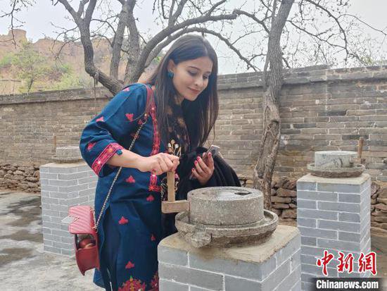 “ImageTitle”外国青年中国乡村行：在沉浸式体验中感知中国