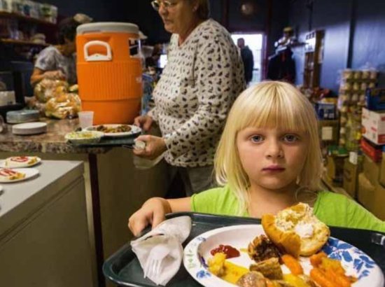 这个冬天，5500万美国人挨饿，2000万儿童靠<em>免费</em>食物续<em>命</em>