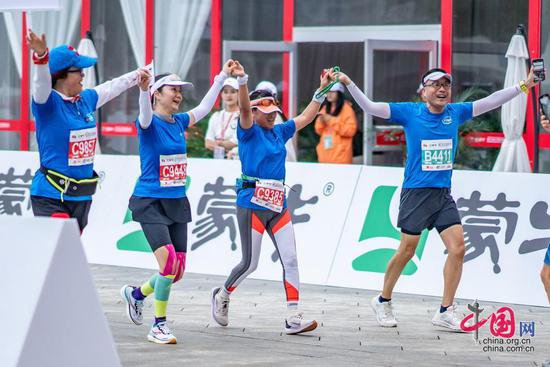 图迹 | 在21.0975公里的赛道上奔跑狂欢 2024北京半程马拉松全...