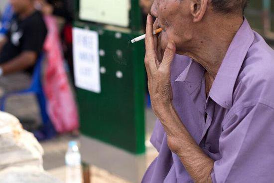 香烟要被洗白？中科院颠覆性研究，尼古<em>丁能</em>降低40%死亡率？