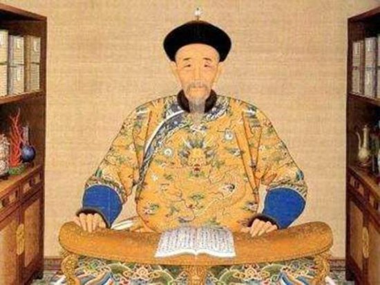 历史上在位时间最长的康熙皇帝，<em>姓名</em>是什么？满族姓氏名字<em>揭秘</em>