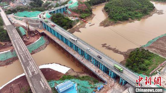 平陆运河<em>广西钦州</em>城区段三座保通桥投入使用