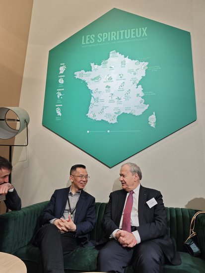 卢沙野大使应邀访问法国第60届国际农业展