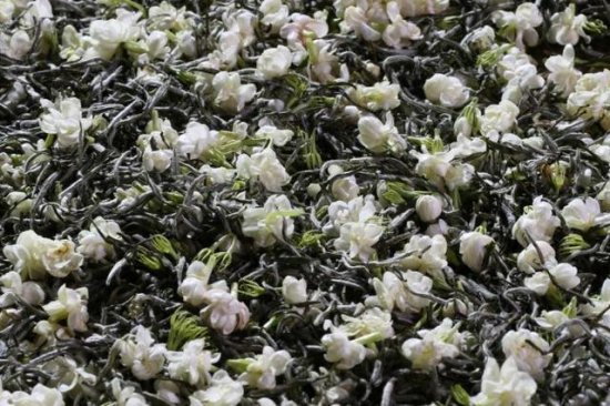 小罐茶茉莉花茶将58朵茉莉鲜花的香气装入罐中 喝一口齿颊留香