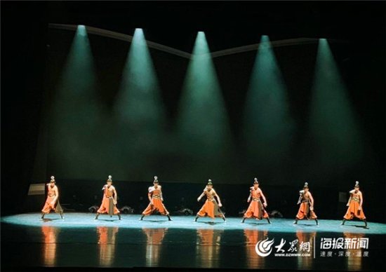 济南艺术学校群舞《东城决》获全国第六届中小学生艺术展演...