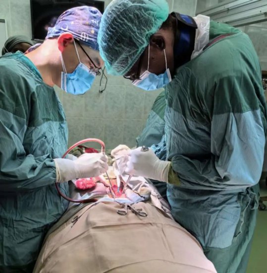 山东省中医院援外医疗队员为坦桑尼亚脊柱外科手术带来新技术