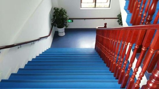 幼儿园铺装PVC<em>楼梯踏步</em>的好处