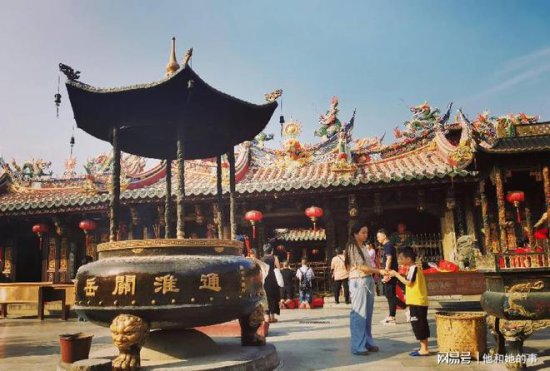 中国香火最旺的关帝庙，求财求平安很灵验，要上香<em>得</em>排长队