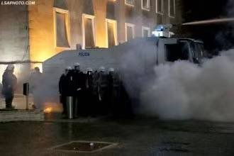 <em>阿尔巴尼亚</em>多个<em>城市</em>发生示威抗议 内政部长引咎辞职