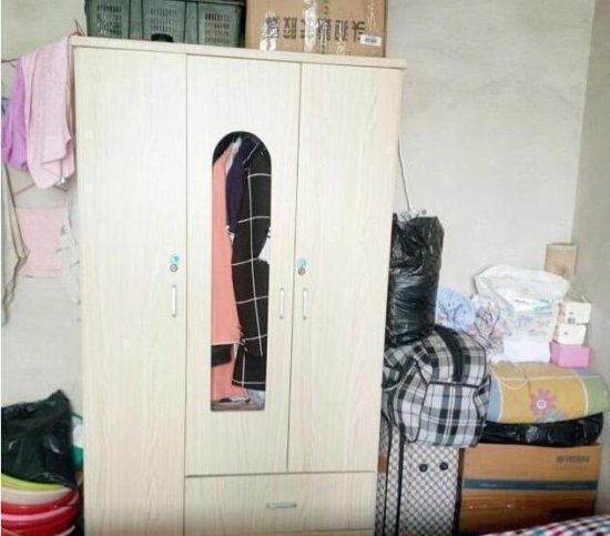 深圳宝安1250元的出租屋，全家睡一张床，厨房估计你都没见过！
