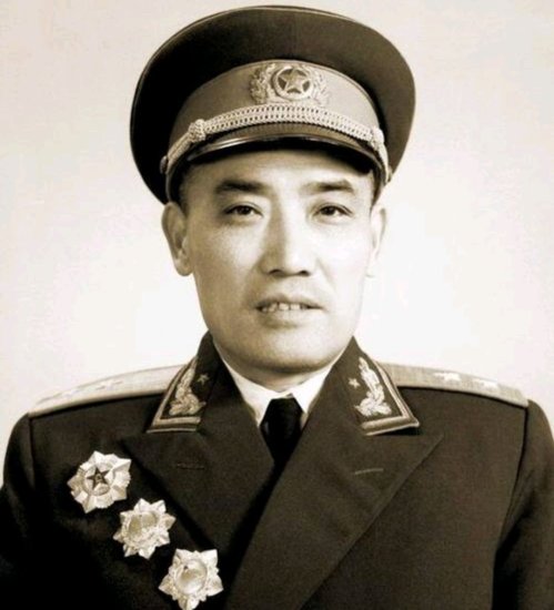 <em>武汉军区</em>存在30年，司令员换了六位，他们分别是什么军衔？