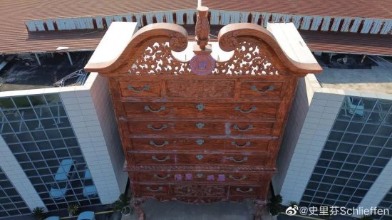 上海一巨型“红木柜”大楼惊呆网友，工作人员：家居博览馆