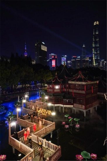 法国LANVIN时装秀移师上海 400多岁豫园九曲桥变身为T台