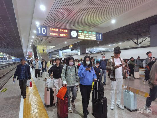 铁路<em>上海</em>站迎来“五一”到达客流最高峰