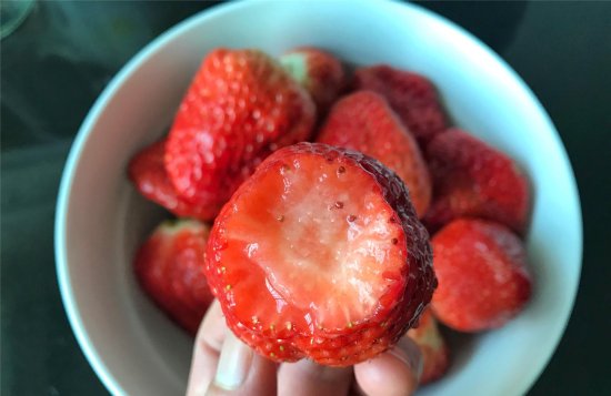 买<em>草莓</em>时，遇到“这3种”尽量不要买，水果贩子：从不让家人吃