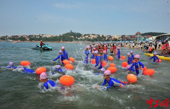 青岛市全民健身日系列活动之公开水域游泳公开赛成功举办