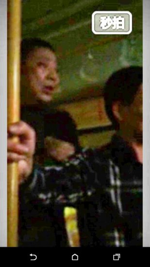<em>泉州</em>一公交司机劝乘客补票招辱骂 被骂20分钟未还口