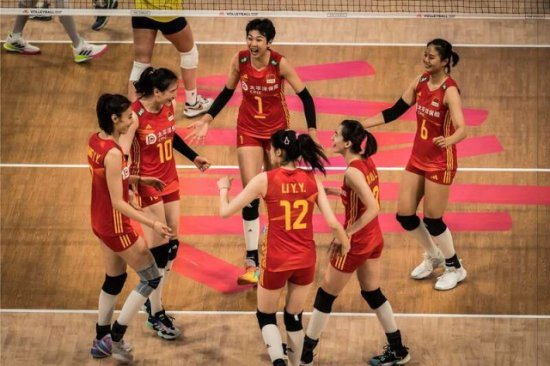 完胜巴西队！中国女排时隔三年重返世界女排联赛四强行列