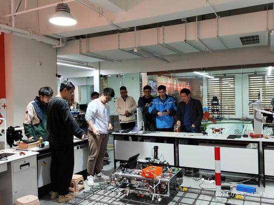 上海宝冶钱国创新工作室前往上海大学工程训练中心开展技术交流