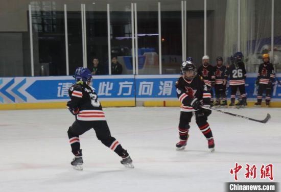 第四届中国青少年冰球联赛（西宁赛区）开幕