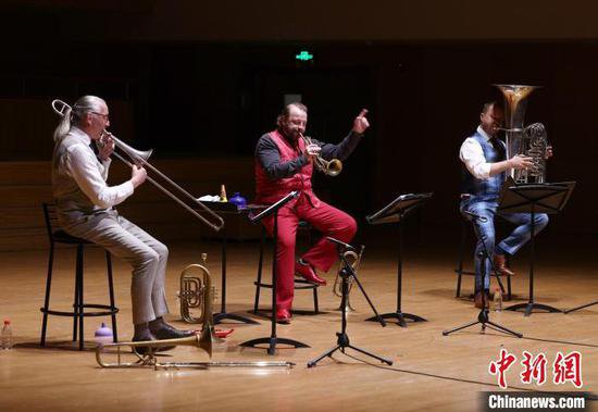 维也纳铜管三重奏首次来华演出 北京音乐厅首站掀起“金色热潮”