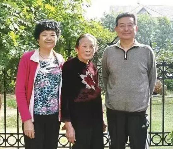 “中国好人”卢湘君：为一句承诺，赡养保姆38年