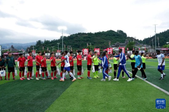 <em>贵州</em>“村超”迎来首支非洲足球队