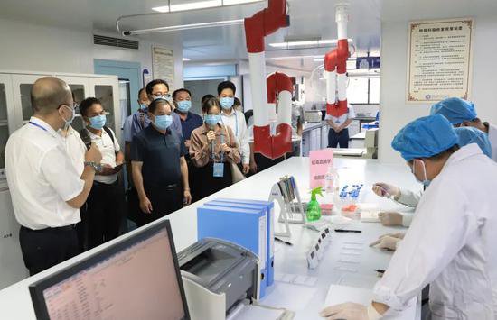 老挝川圹省政府代表团再访<em>梧州</em>市中医医院