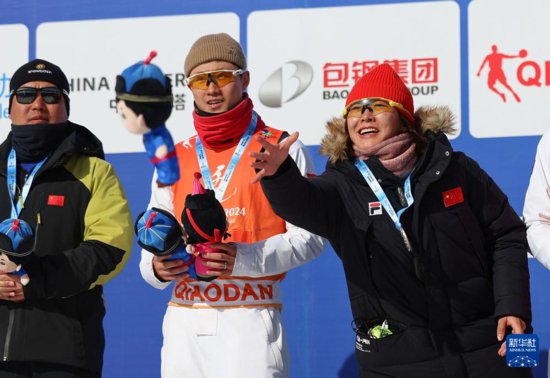 “十四冬”自由式滑雪：内蒙古队获空中技巧混合团体冠军