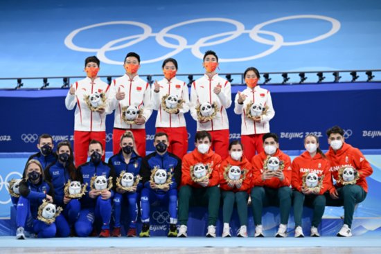每日一词| 北京冬奥会中国首金 China's first gold medal at Beijing...
