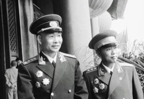 1949年，周总理组建中国空军，毛主席亲自点名：让<em>刘亚楼</em>来干！