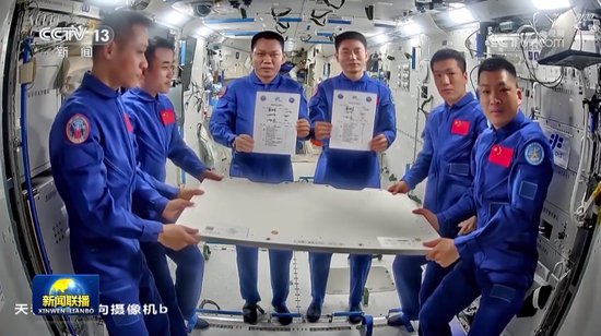 中国<em>航天员</em>乘组完成在轨交接