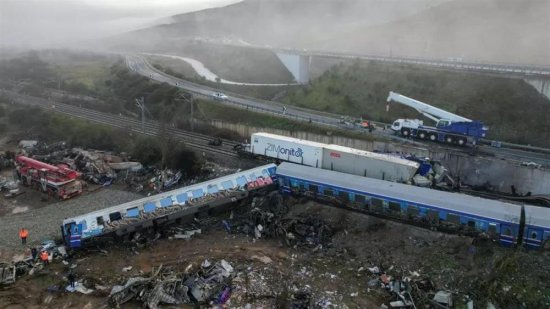 希腊总理就火车相撞<em>事故</em>道歉：我亏欠<em>所有</em>人，尤其受害者家属