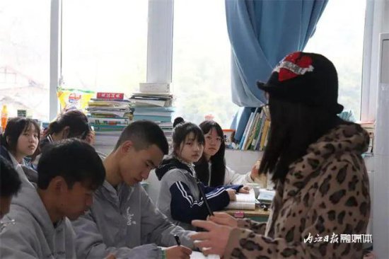 内江这位老师，扎根乡村中学28载——