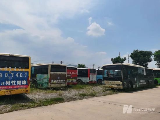 湖南两地公交公司同日公告全城公交将停运,主管部门回应