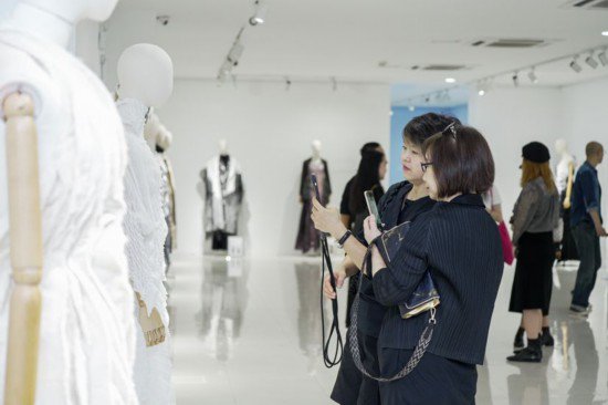 <em>中国服装设计</em>作品展在深圳福田美术馆开幕
