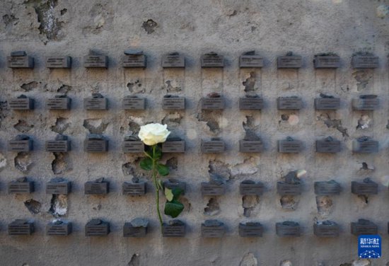 德国法兰克福：老犹太公墓外的“姓名墙”