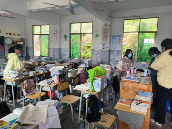 澄江中学开展管制刀具排查活动