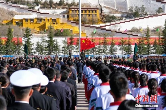 “<em>珍惜当下的</em>生活” 民众纪念西藏百万农奴解放63周年
