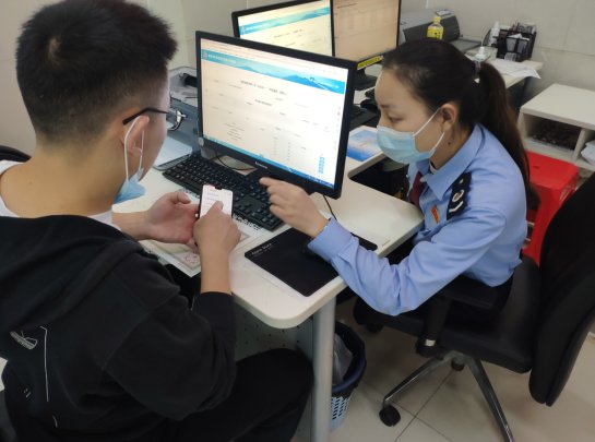 数据走“网路”群众少跑路！荆州区税务局网办比例达99.58%